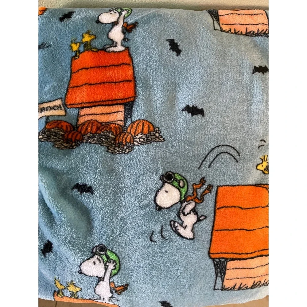 Peanuts Snoopy Velvetloft Blue Throw Blanket Fall Pumpkin Bats  60 in X 70 in